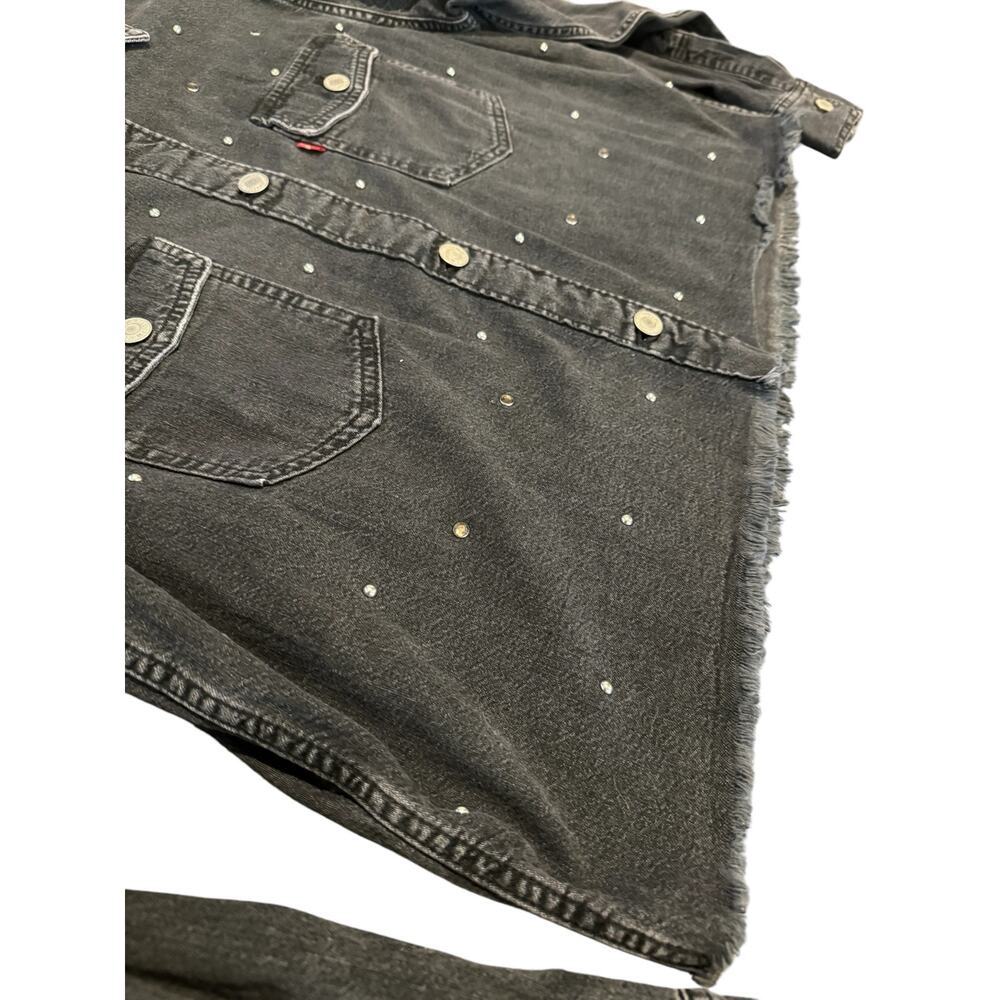 Levi’s Addison Studded Denim Jacket Women’s Small Washed Black Raw Hem Western - Picture 7 of 8